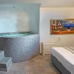 Golden Moments Luxury Stone C Апартаменты Мессария